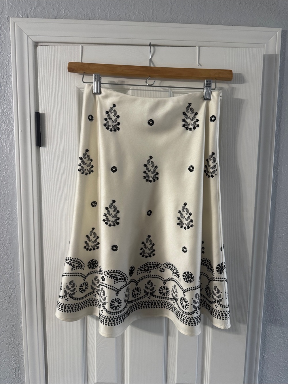 White House Black Market Cream A-Line Skirt with Black Embroidery Border